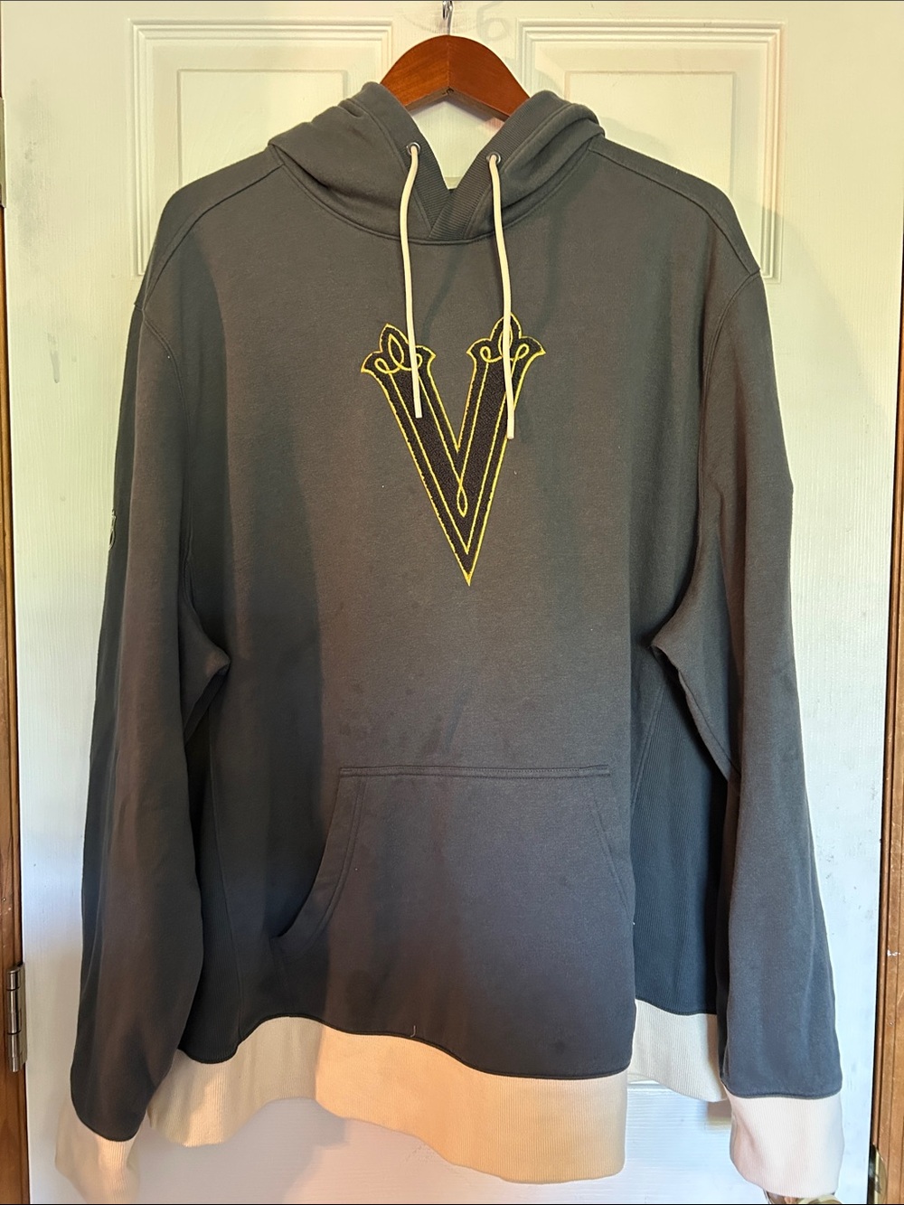Fanatics Gray Vegas Knights Pullover Hoodie with Cream Hem and Yellow Logo